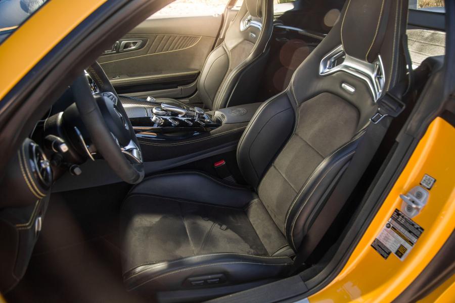 Интерьер Mercedes-AMG GT S 2016 года  (NA) (фото 4 из 35)